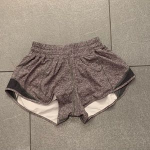 Hotty Hot Lululemon Short 2.5" (Size: 2)